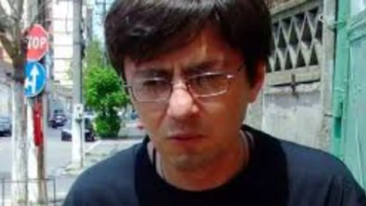 Bărbatul acuzat că l-a scuipat pe președintele Băsescu a încercat să își ia viața în fața poliției, tăindu-se pe mâini, gât și abdomen