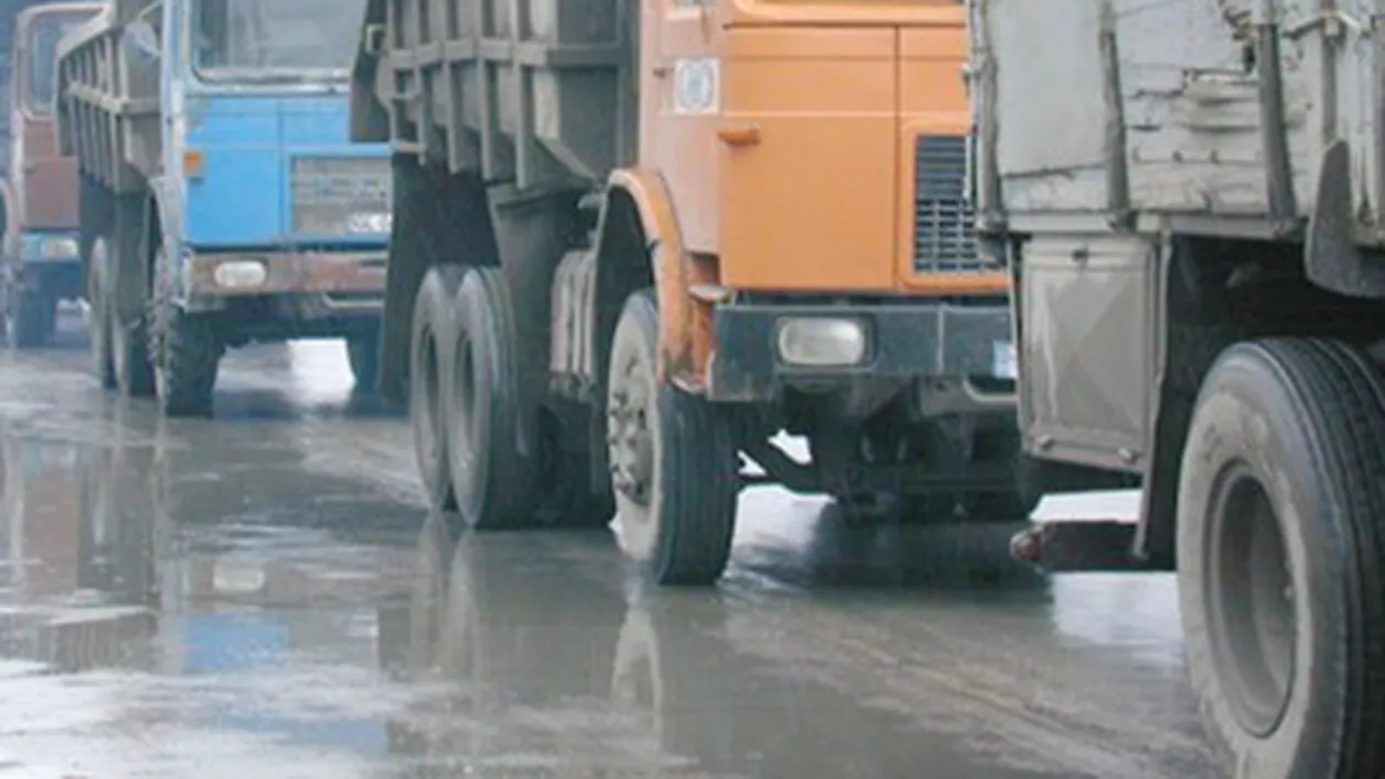 Circulaţia maşinilor de peste 7,5 tone, restricţionată pe DN 22, din cauza creşterii apelor Dunării