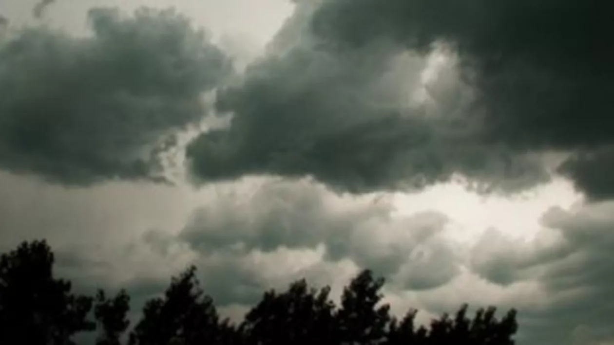 ANM: Cod galben de ploi și vreme rea pentru cea mai mare parte a țării (FOTO)