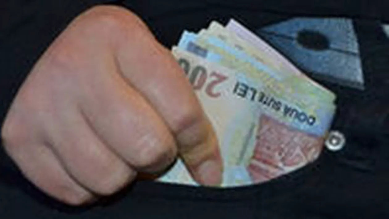 Angajat MAI, surprins de procurorii DNA în momentul în care lua șpagă