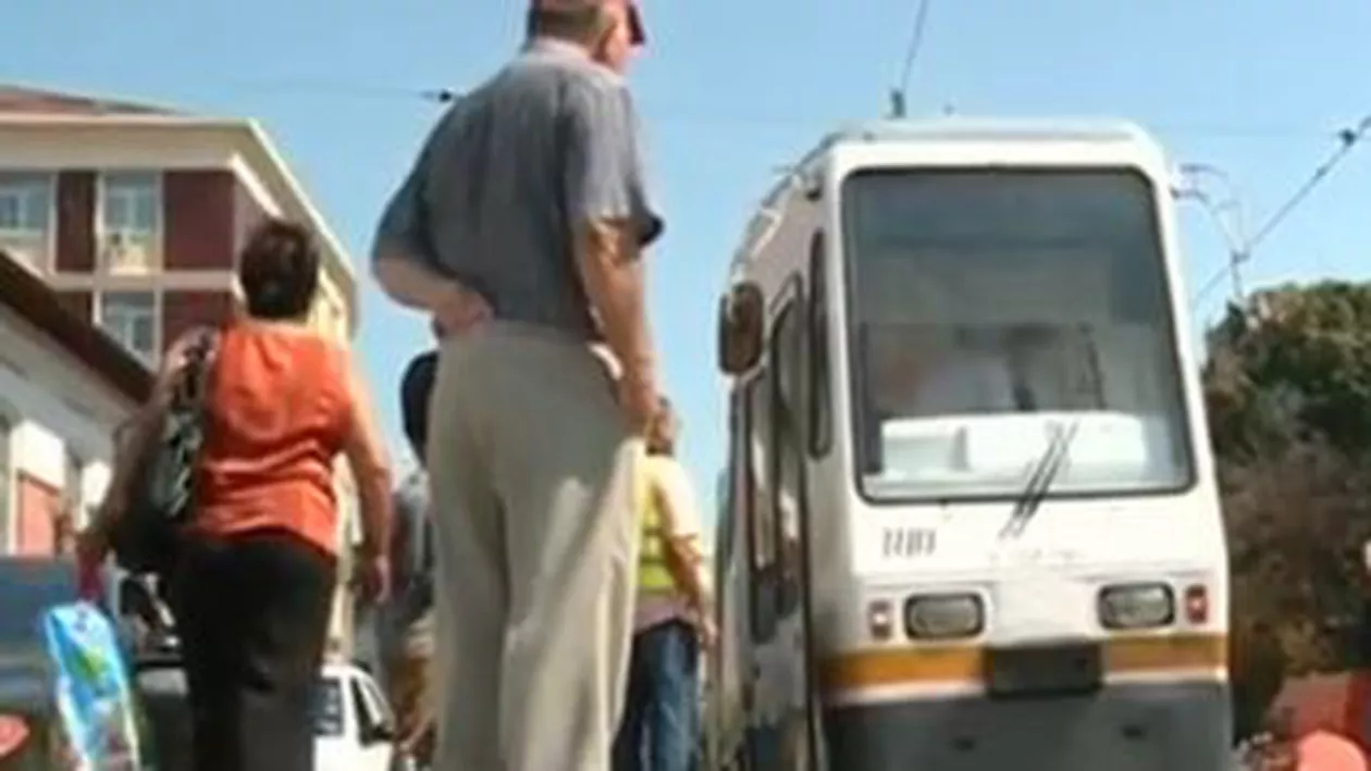 București: Un vagon al unui tramvai circulând pe linia 41 a deraiat de pe șine