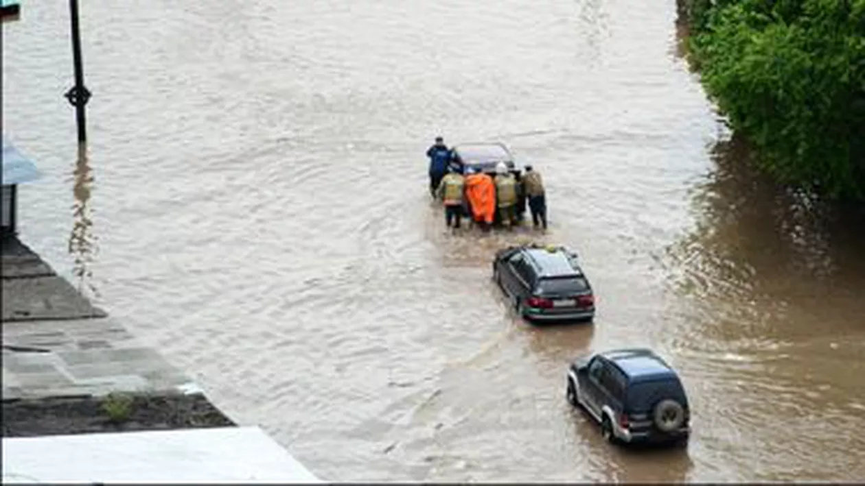 Siberia: Cel puțin șase persoane au murit, iar alte câteva mii au fost evacuate în urma unor inundații