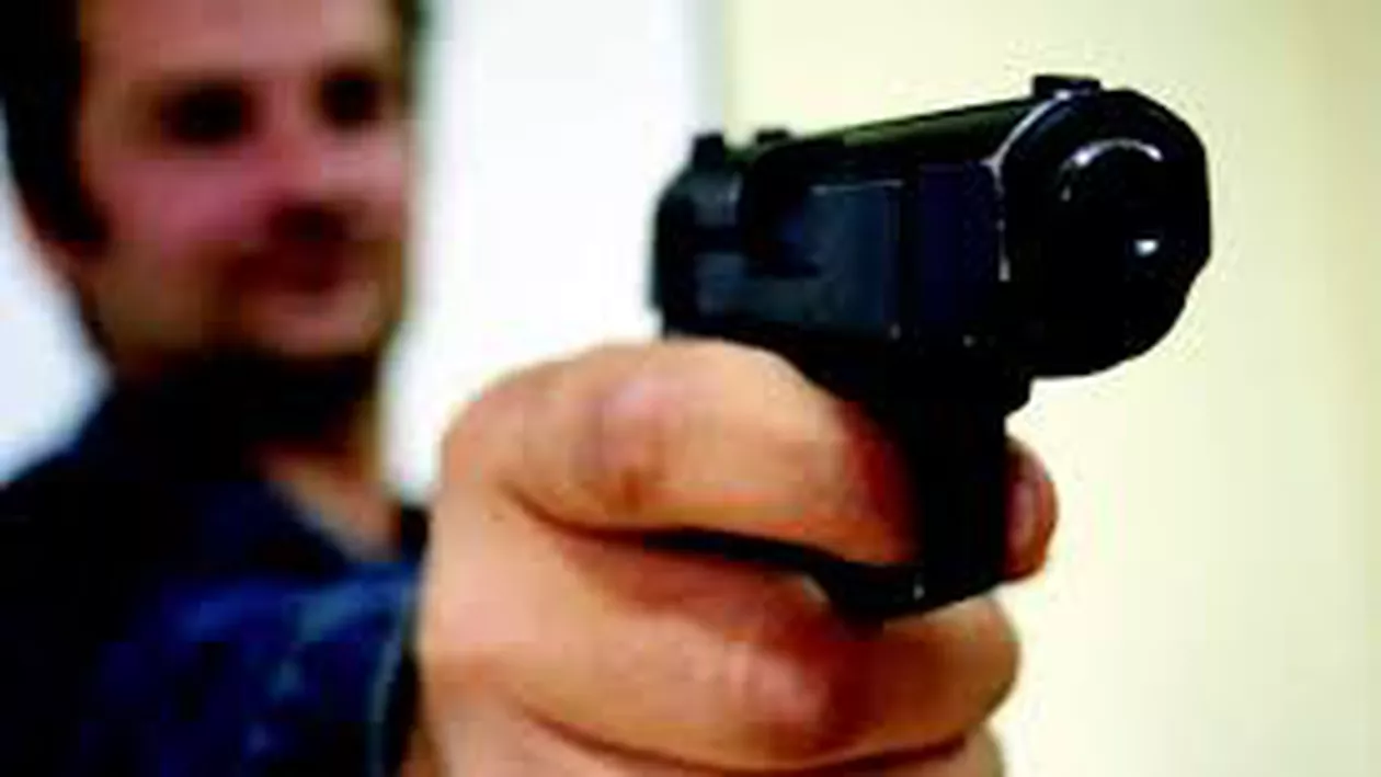 Tentativă de jaf armat în București: O vânzătoare a fost amenințată cu un pistol. Agresorul a fost prins