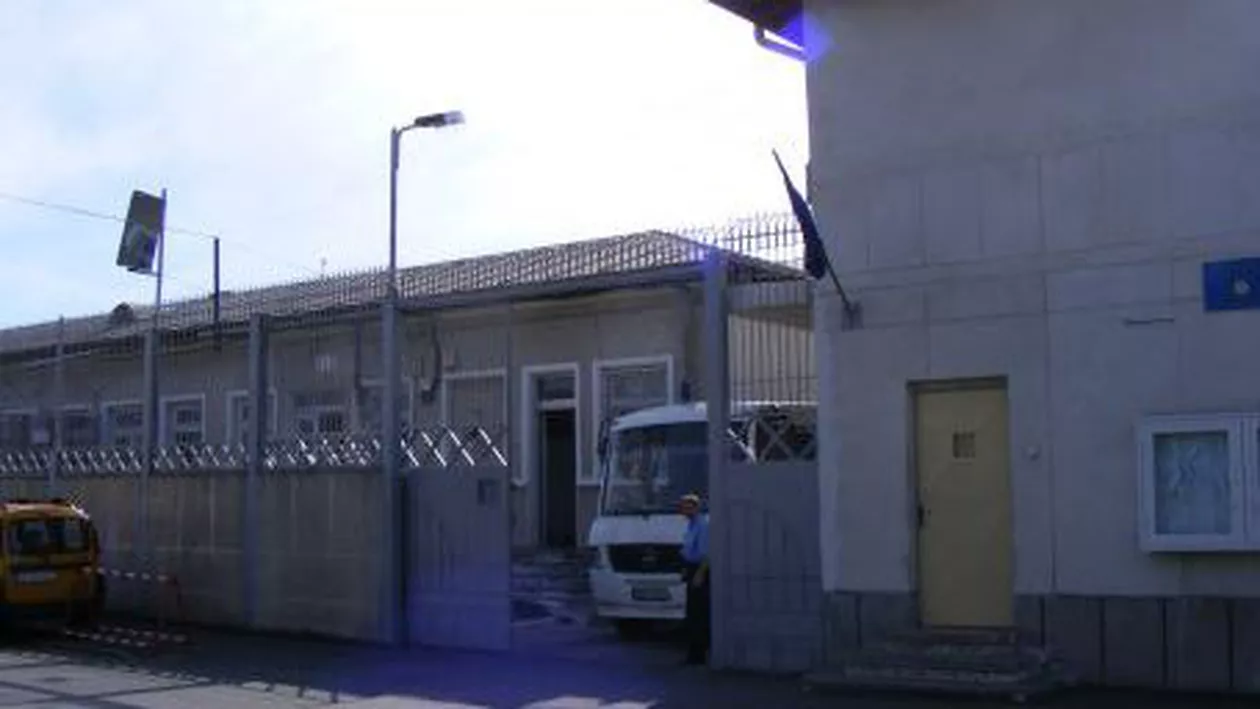 Femeia cu cinci copii graţiată de preşedintele Băsescu a ieşit din penitenciar