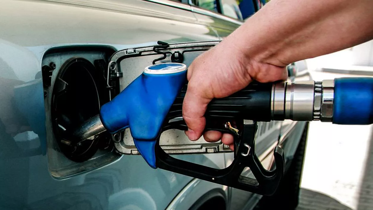 Acciza pe combustibil a dus la prăbușirea vânzărilor de carburanți, în prima lună de aplicare: Șoferii aleg să alimenteze peste graniță