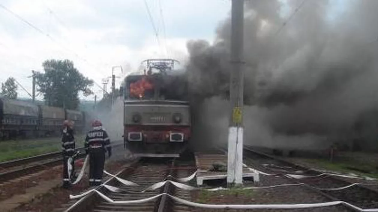 Mureș: Incendiu la locomotiva unui tren internațional care venea de la Budapesta