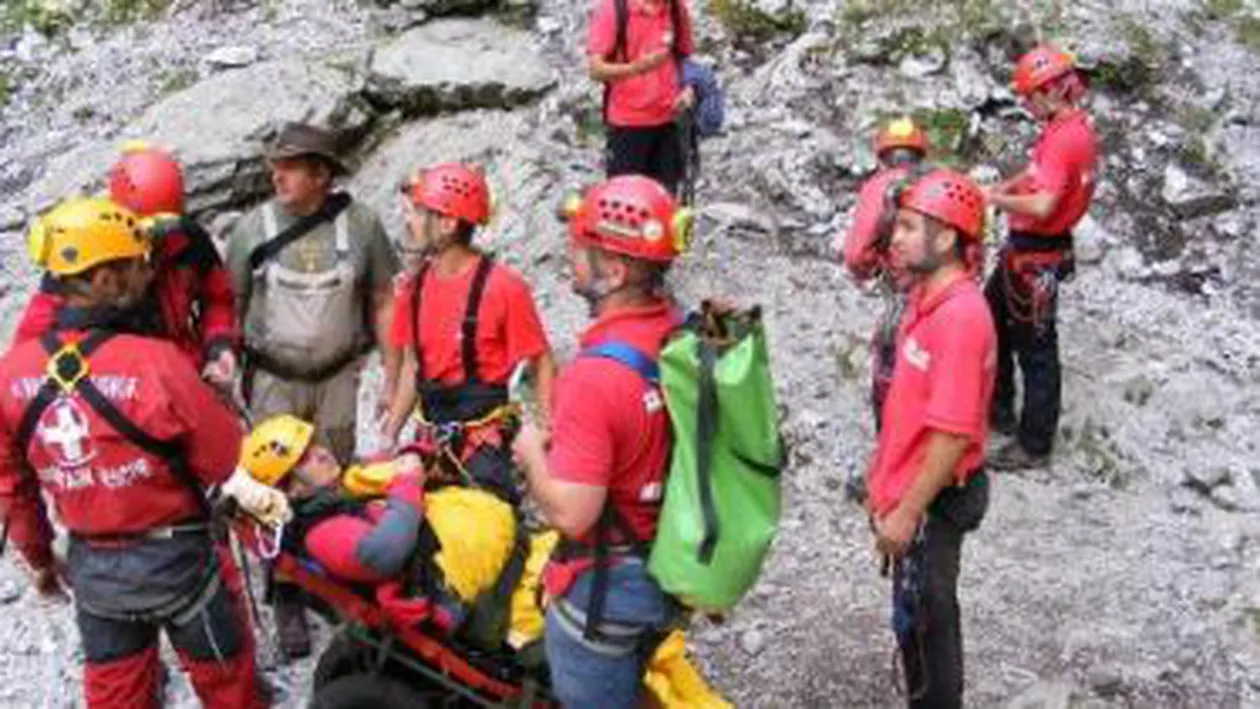 Prahova: Turiștii rătăciți în zona Muntele Roșu au fost găsiți de salvamontiști