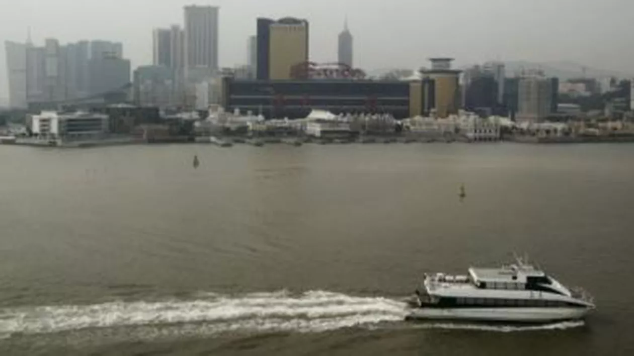 Cel puțin 70 de persoane rănite în Macao, după ce un feribot s-a izbit de un dig