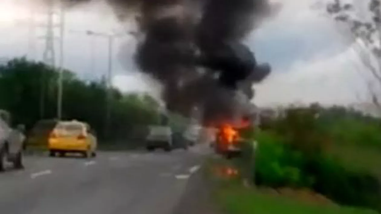 Mașina soției lui Alexandru Bourceanu, în flăcări după o explozie, în traficul din Bulgaria
