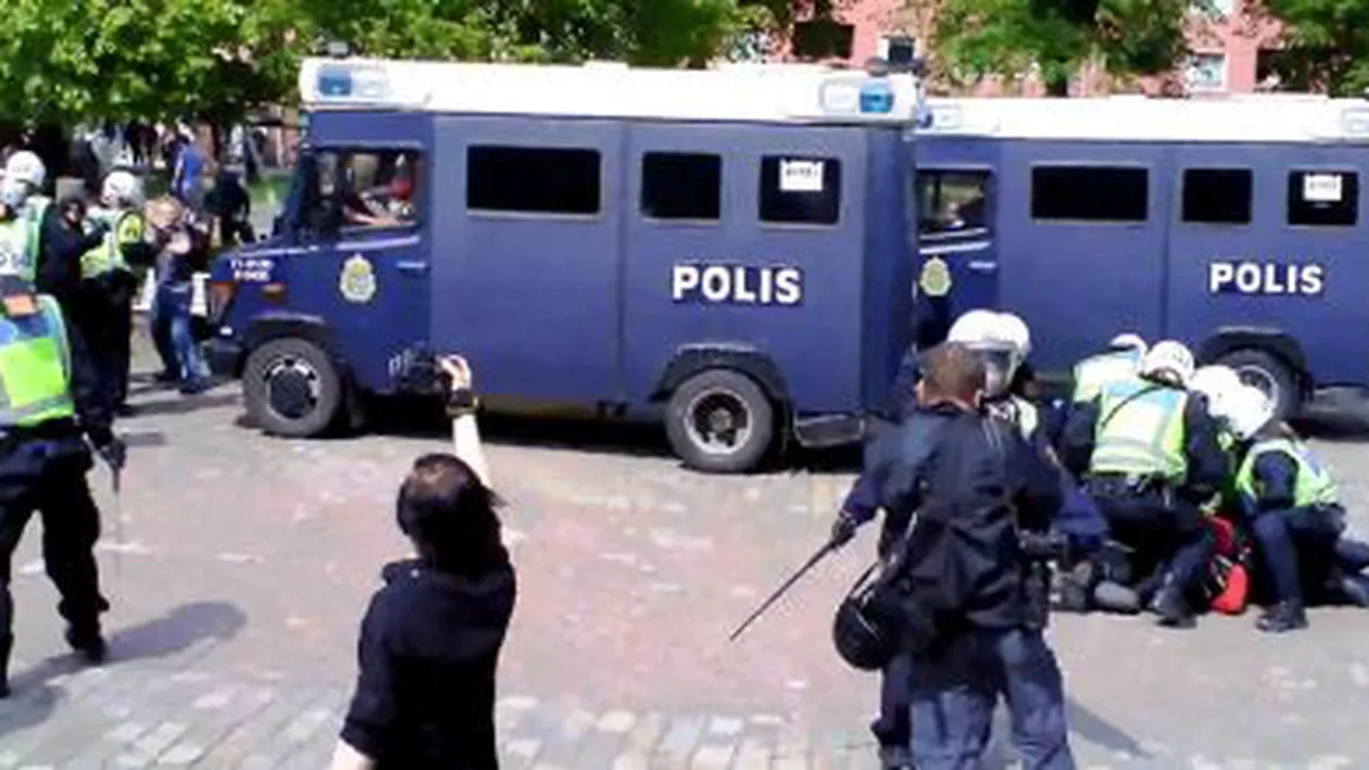 Stockholm: Un bărbat nemulțumit de clasa politică amenință că se va arunca în aer