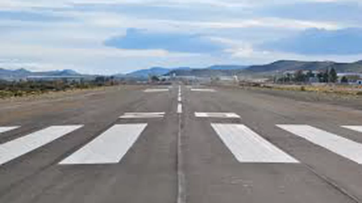 Buzău: Un avion IAR 99 de la Baza aeriană de la Boboc a aterizat forţat