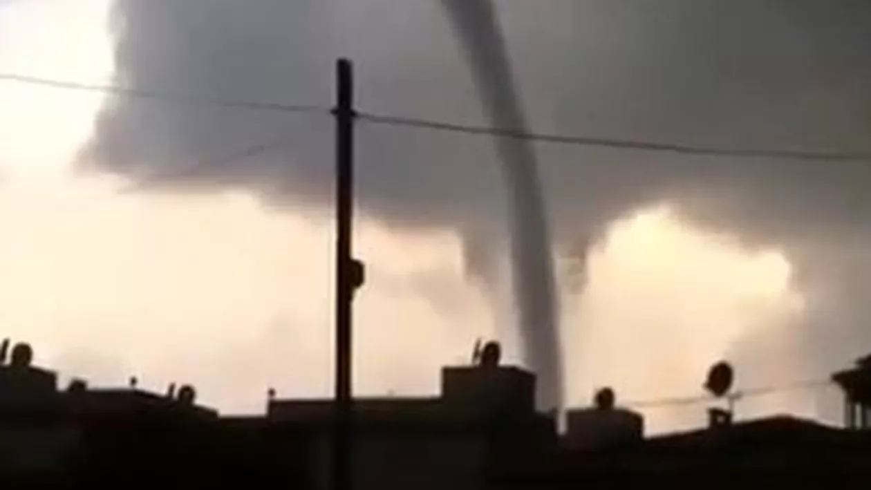 Tornadă violentă în Turcia: Mai multe cartiere, devastate de vântul puternic (VIDEO)
