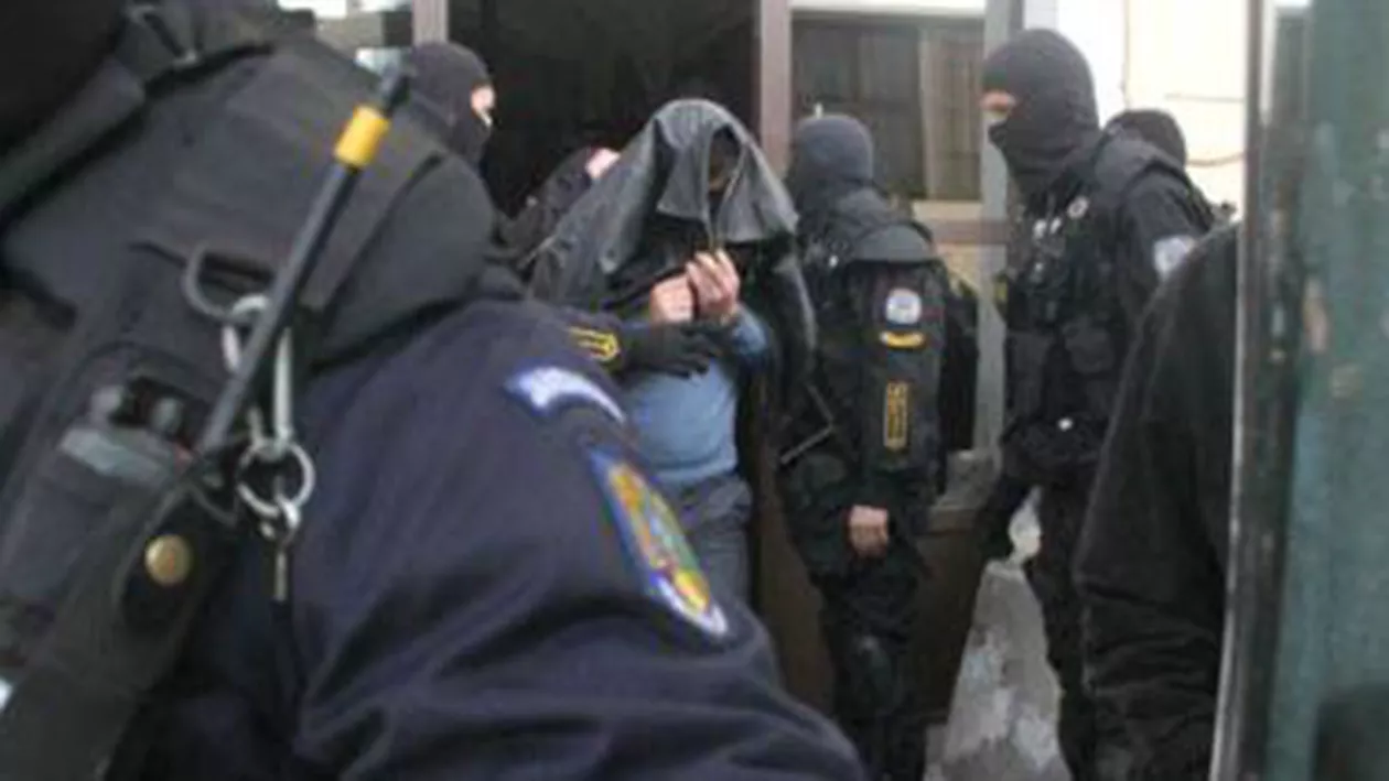 Traficanți de minore, reținuți de DIICOT: Tinerele erau exploatate sexual într-un salon de masaj erotic