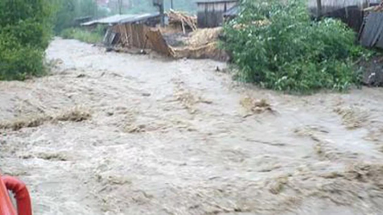 Cod galben de inundaţii în 18 judeţe din mai multe zone ale ţării
