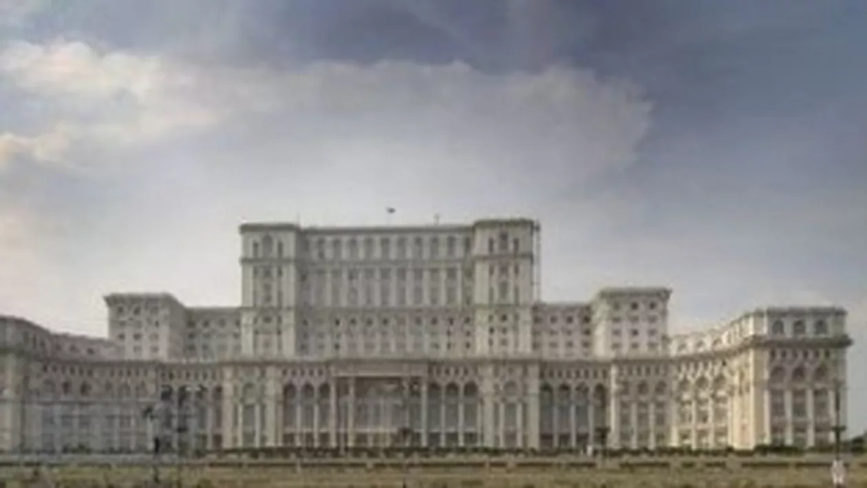 Protest lângă Casa Poporului: Un bărbat s-a urcat pe un stâlp de iluminat și amenință că se aruncă în gol, cerând demisia procurorului general Tiberiu Nițu