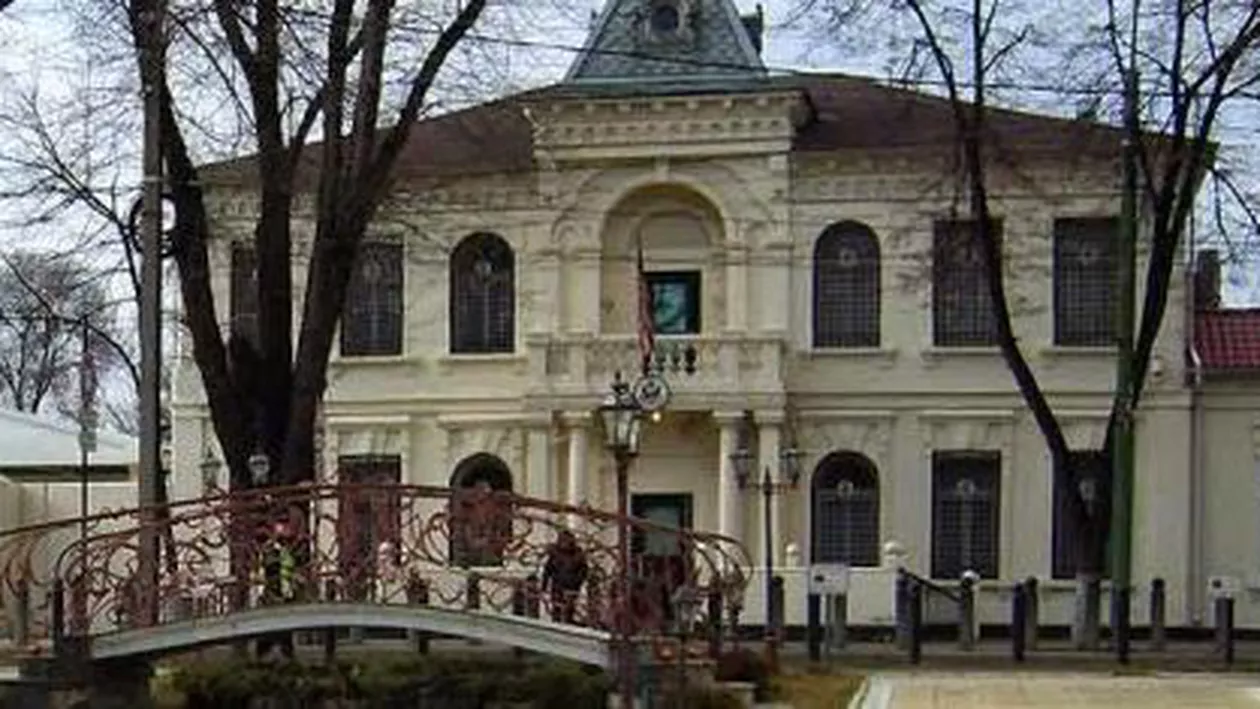 Protest în faţa ambasadei SUA din Chişinău faţă de semnarea Acordului de asociere cu UE
