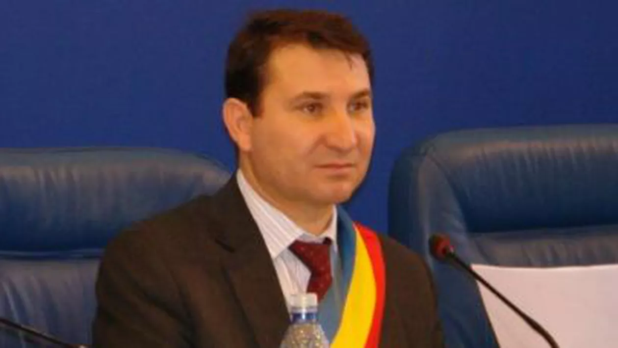 Primarul Bacăului, Romeo Stavarache, reținut de DNA: Ar fi luat 2,3 milioane pentru atribuirea unor contracte