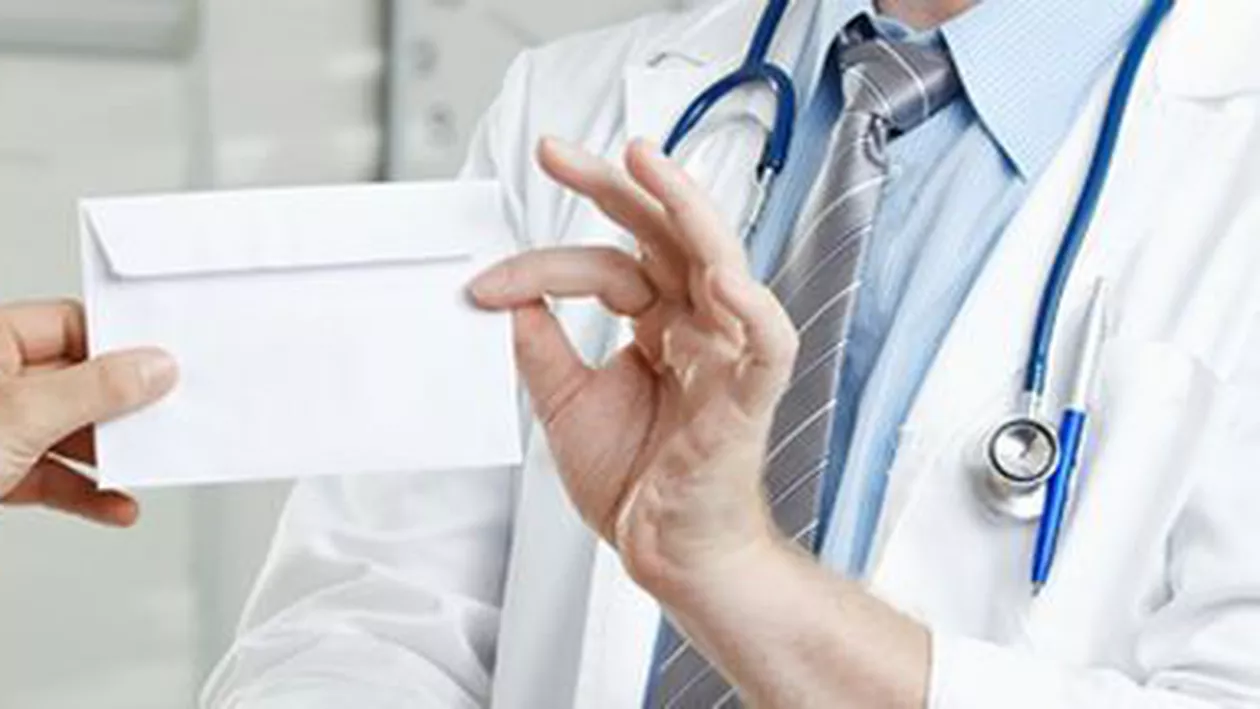 Medic care predă la Facultatea de Medicină din Oradea, prins în timp ce lua mită de la două studente