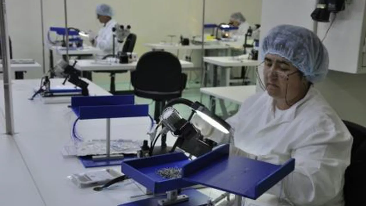 Angajaţii fabricii de seringi din Suceava au oprit lucrul pentru nu şi-au primit salariile din octombrie 2013