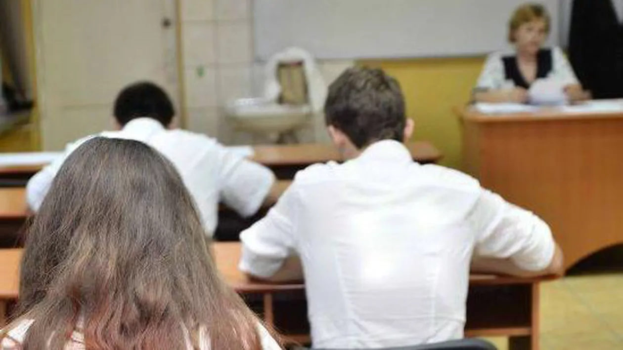 Bacalaureat 2014: Candidaţii susțin proba obligatorie a profilului, la matematică sau istorie