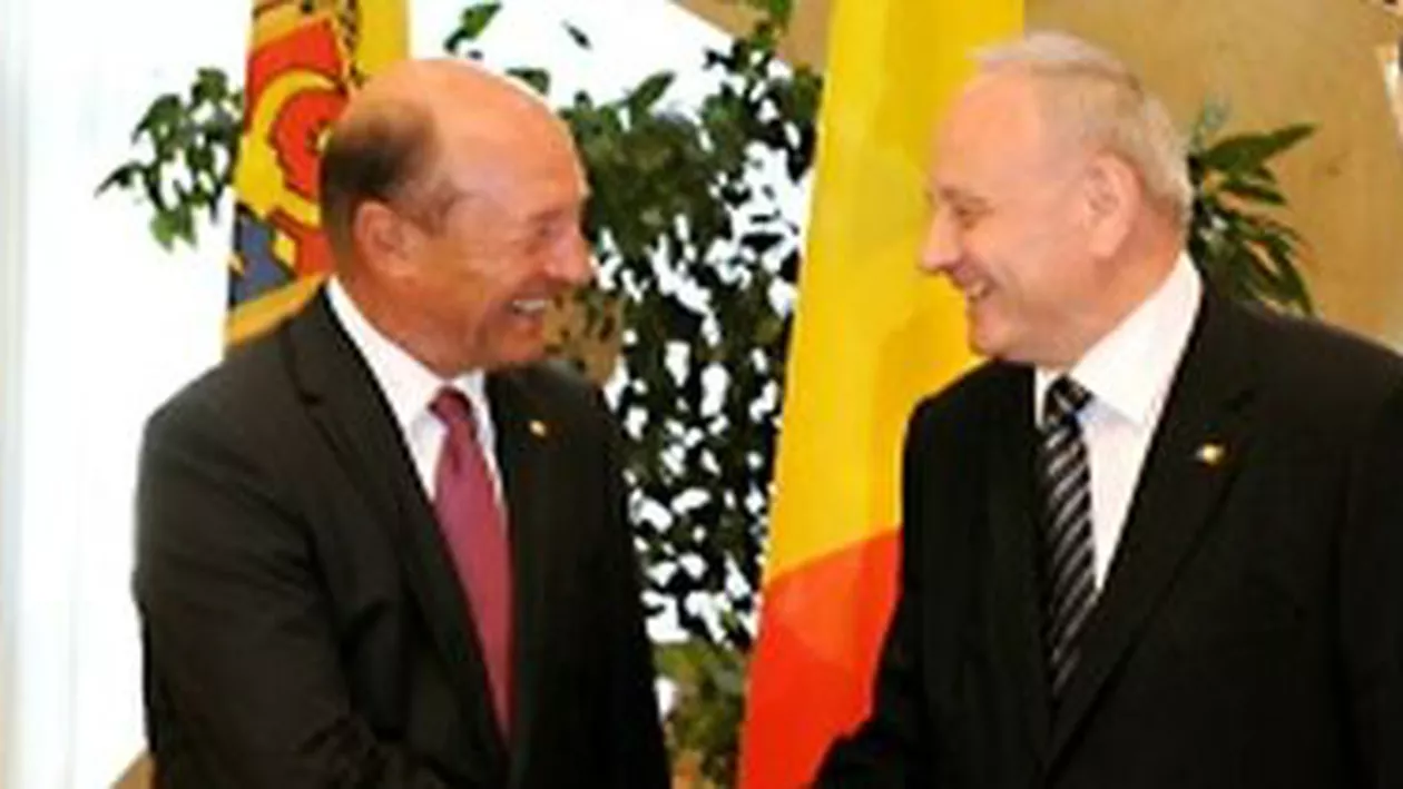 Președintele Băsescu l-a felicitat pe omologul său de la Chișinău cu ocazia ratificării Acordului de asociere cu UE. Timofti: E și meritul României