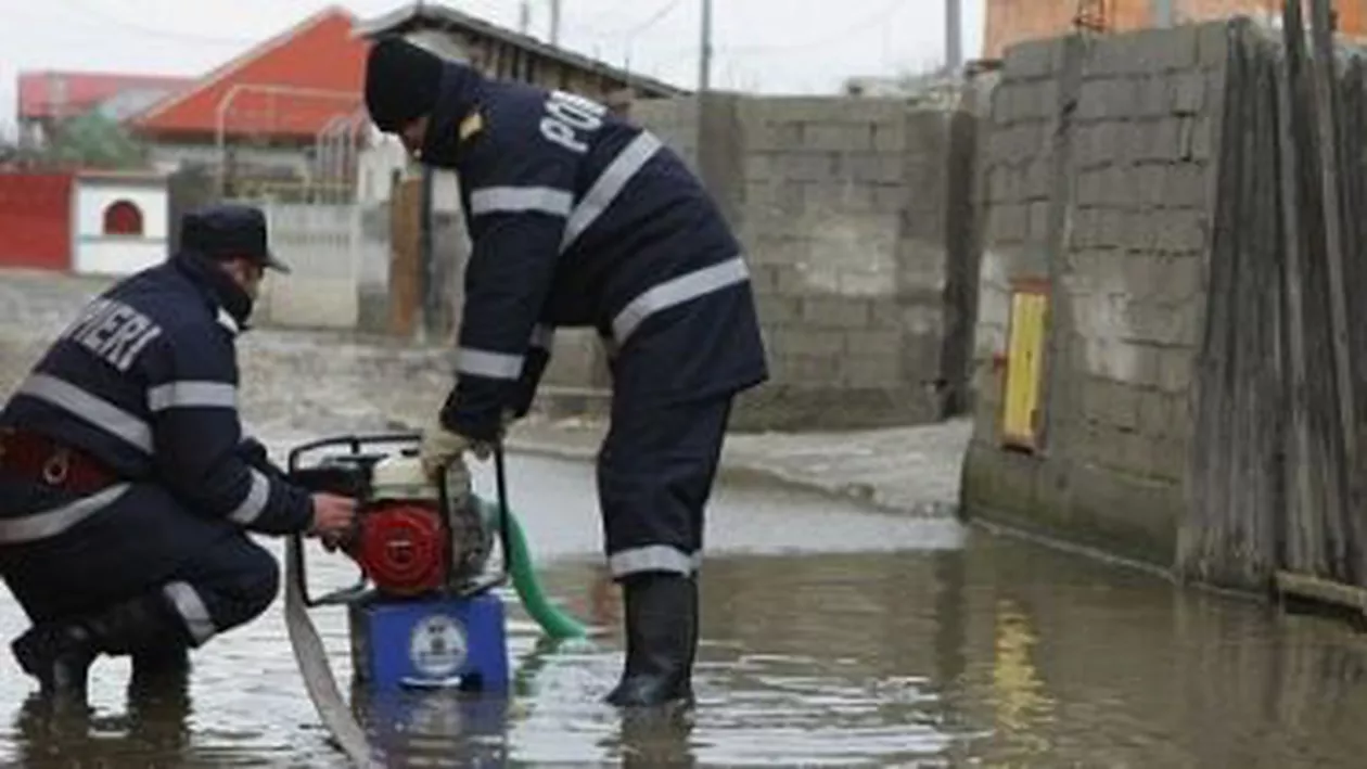 Turda: Mai multe subsoluri au fost inundate în urma unei ploi torențiale