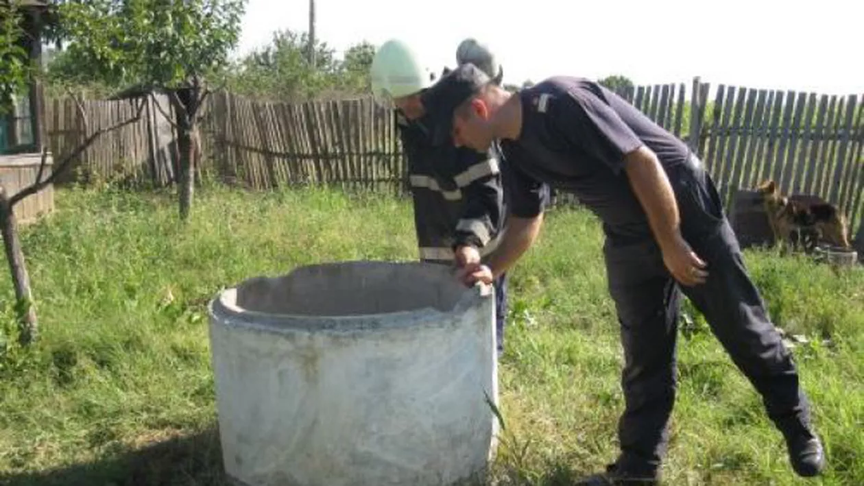 Olt: Copil de 4 ani, salvat de pompieri după ce a căzut într-o fântână (VIDEO)