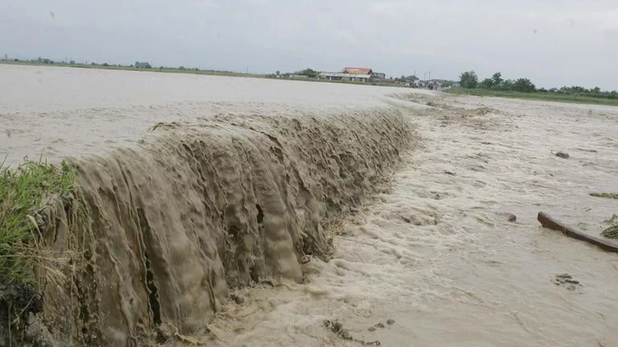 Cod galben de inundaţii pe râuri din judeţele Maramureş şi Bistriţa-Năsăud