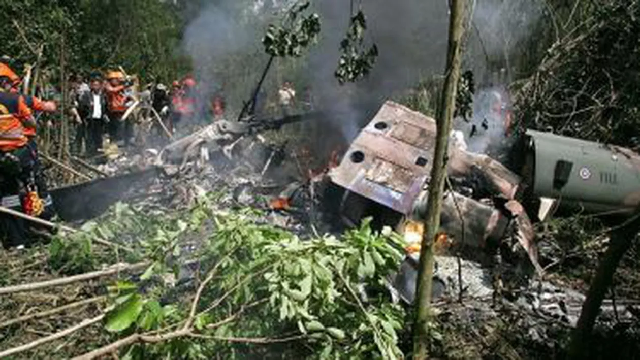 Cel puțin 10 persoane au murit, în urma prăbușirii unui elicopter militar într-o suburbie a capitalei vietnameze Hanoi