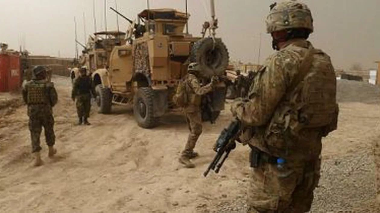 Afganistan: 16 persoane, între care patru militari NATO, au fost ucise într-un atac sinucigaș