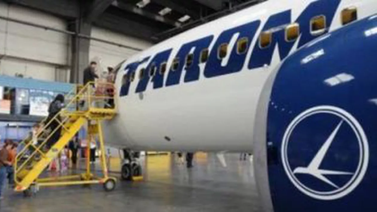 Trei angajați ai Tarom au fost reținuți pentru furt din Biroul Bagaje Pierdute