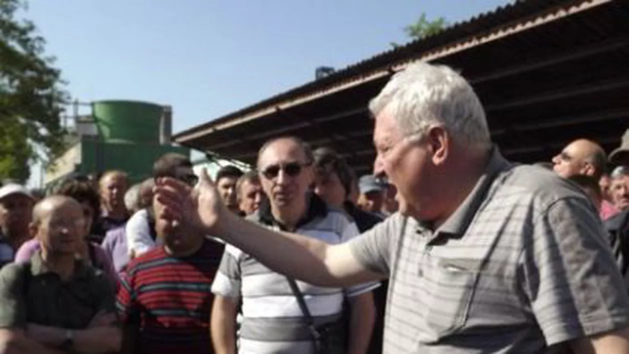 Bacău: 21 de foşti angajaţi ai combinatului chimic Amurco, în greva foamei