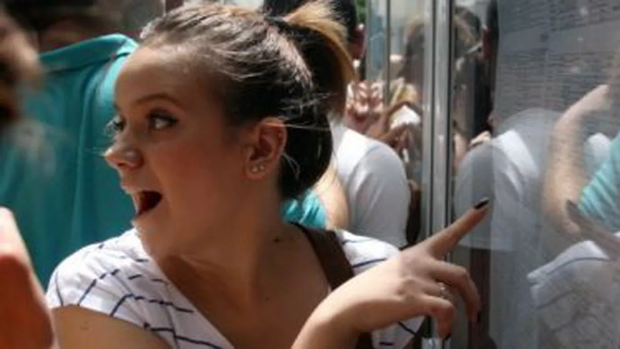 Guvernul va acorda premii de 2.000-3.000 lei elevilor care au obținut media 10 la evaluarea națională sau bacalaureat