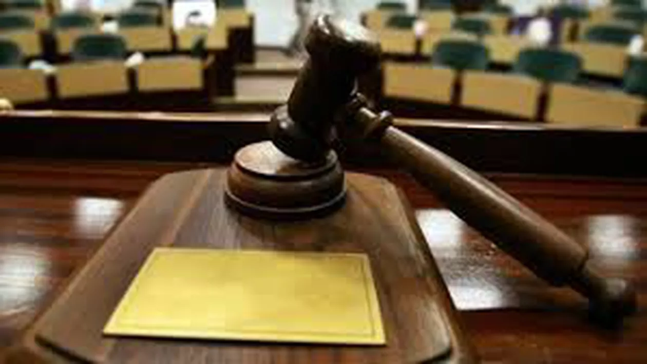 Șef din CJ Caraș-Severin, trimis în judecată pentru luare de mită