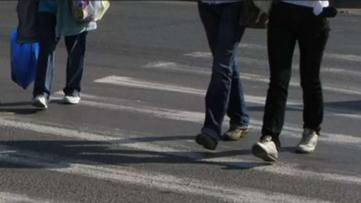 Trei femei au fost lovite de o mașină pe o trecere de pietoni din centrul Brașovului