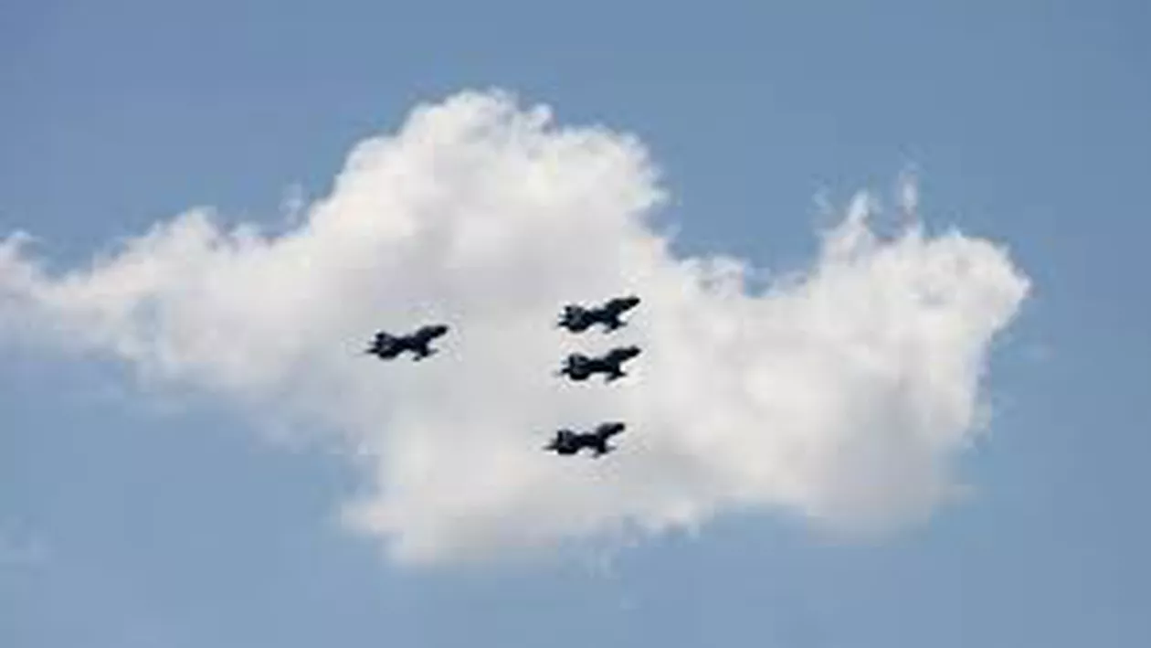 Show aerian de excepție la Câmpia Turzii, cu ocazia Zilei Aviației Române