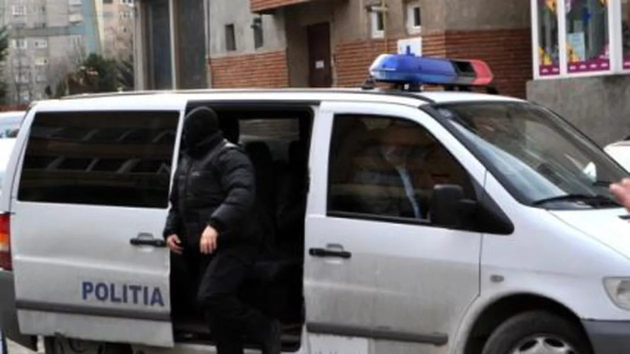 Prodecanul Facultăţii de Finanţe-Bănci din ASE Bucureşti a fost arestat preventiv