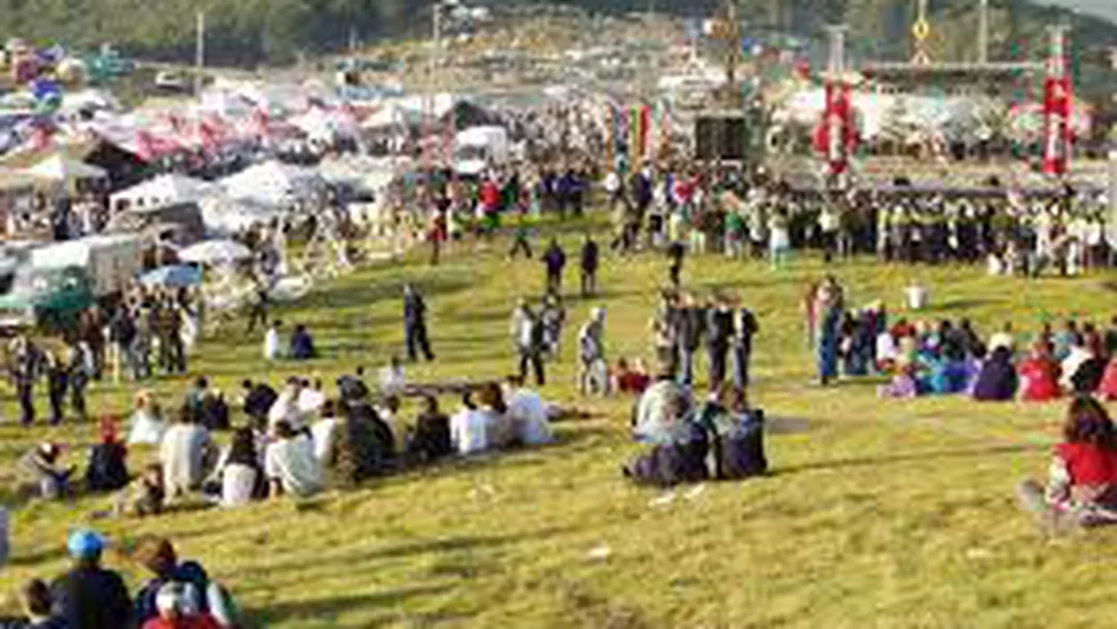 Petrecere pe muntele Găina, la Târgul de Fete: Elena Udrea a participat la eveniment