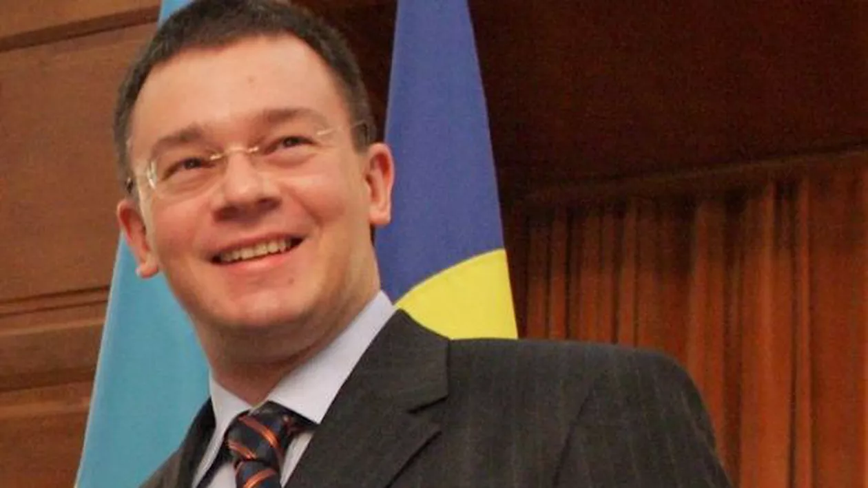 Mihai Răzvan Ungureanu: Nu renunţ la candidatura la Preşedinţie. Decizia PNL şi PDL este suverană