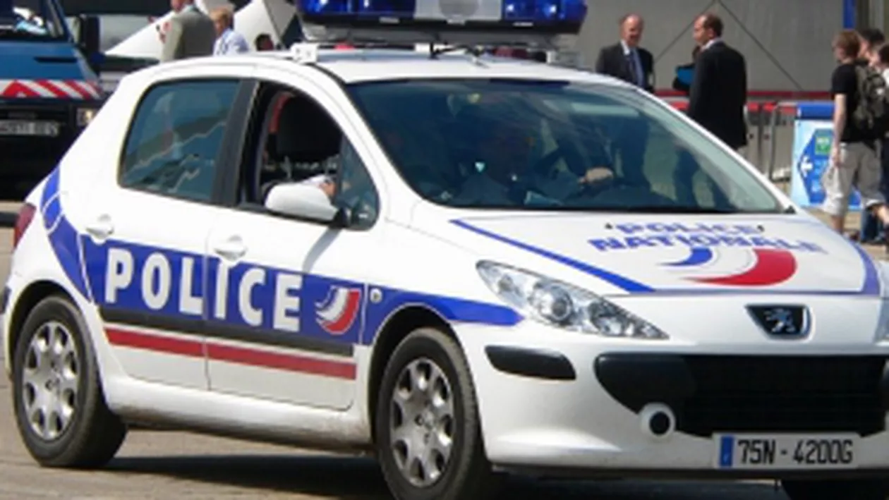 Adolescentul român de etnie romă agresat la Paris în urmă cu o lună a ieșit din comă