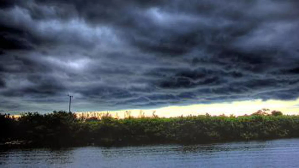 Cod portocaliu de ploi și furtuni puternice în Bulgaria