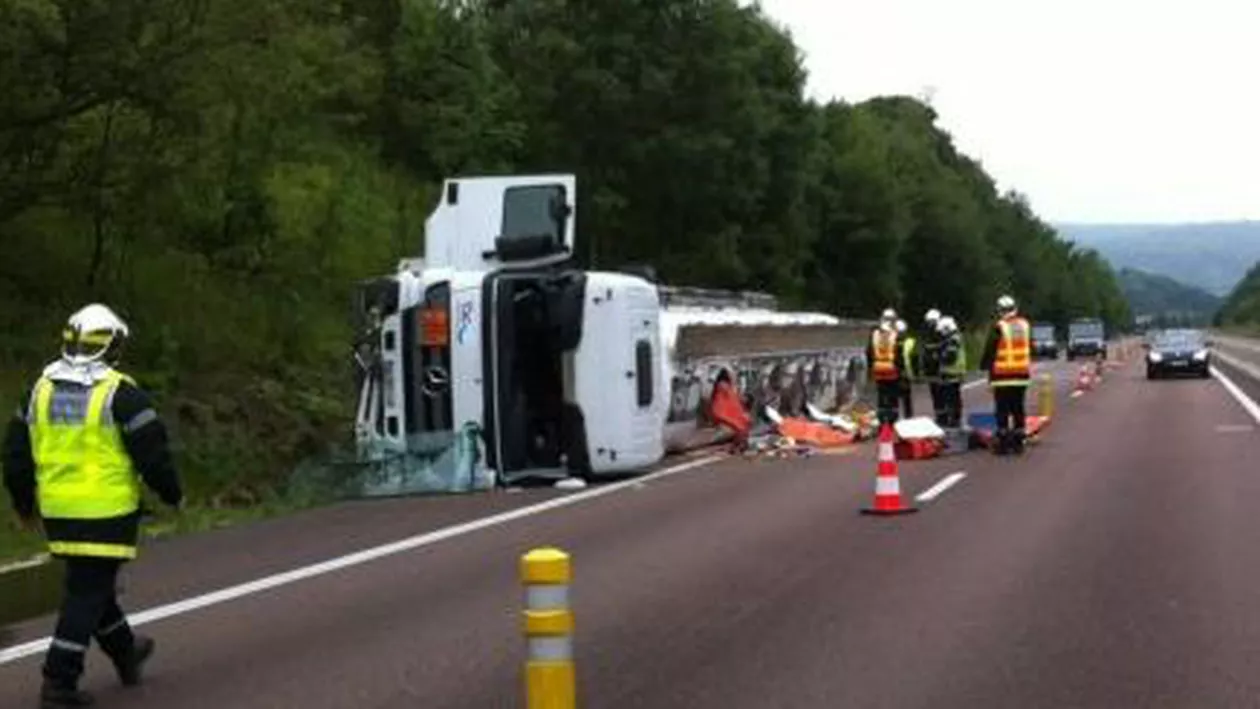 Şase persoane au murit, inclusiv cinci copii, într-un accident rutier produs în Franţa
