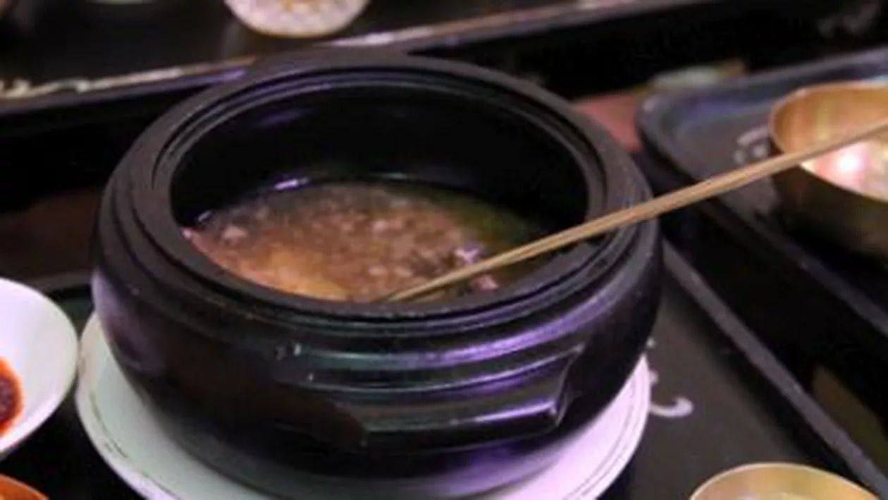 Phenianul le recomandă nord-coreenilor să consume supă din carne de câine în zilele călduroase