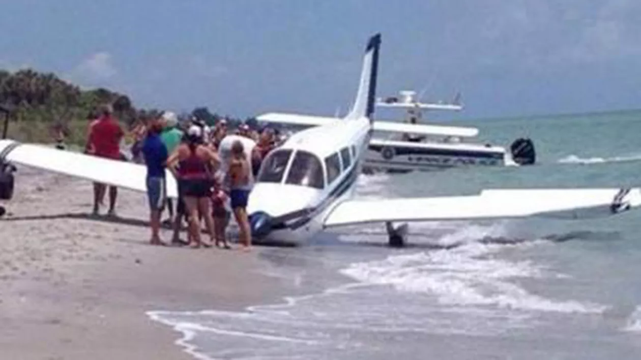 Un bărbat a murit după ce a fost lovit de un avion, pe o plajă din Florida