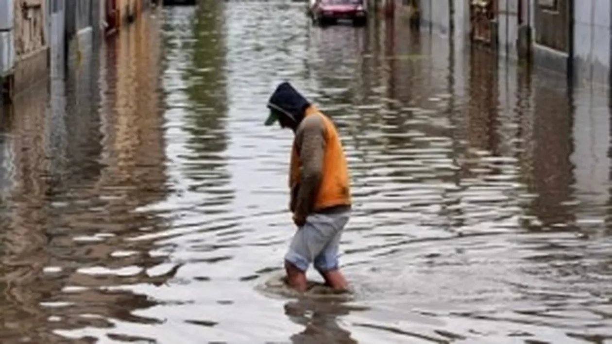 Cod portocaliu de inundații pe râuri din mai multe județe, până marți