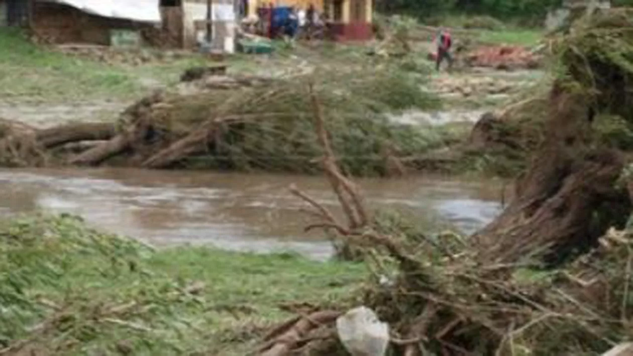 Bărbatul din Argeș, dispărut în urma viiturilor, a fost găsit mort după câteva ore de căutare
