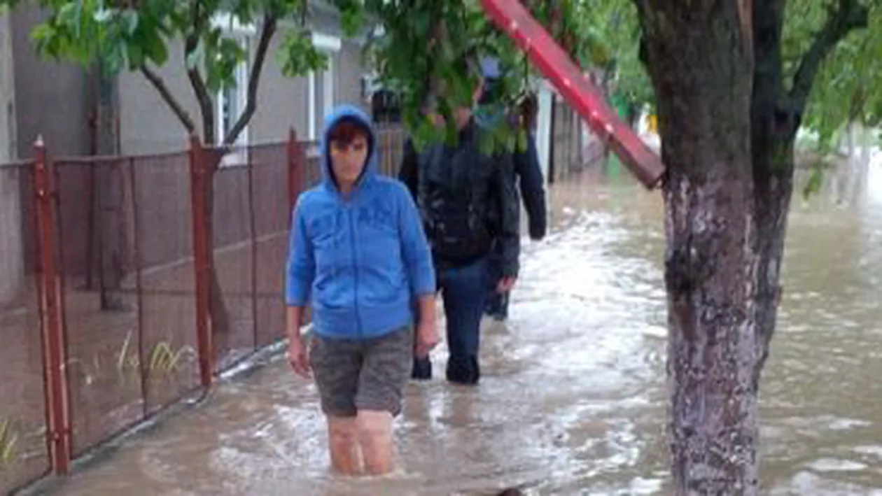 Autoritățile au evacuat circa 400 de oameni din orașul timișean Gătaia în urma inundațiilor