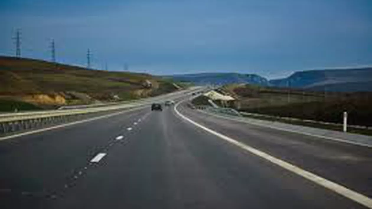 Un italian, prins conducând cu 203 km/h, pe Autostrada Transilvania