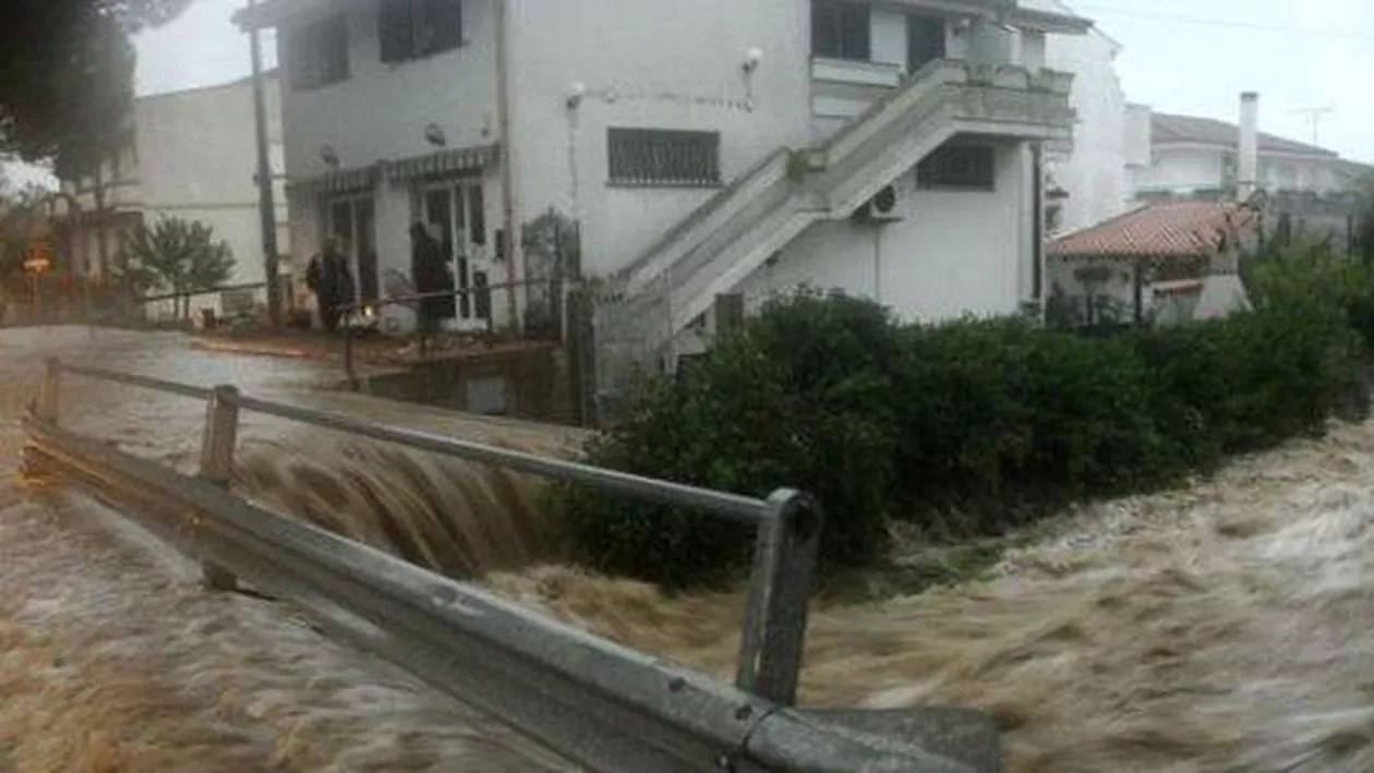 Doi morţi şi 900 de persoane evacuate din cauza inundaţiilor în nord-vestul Bulgariei