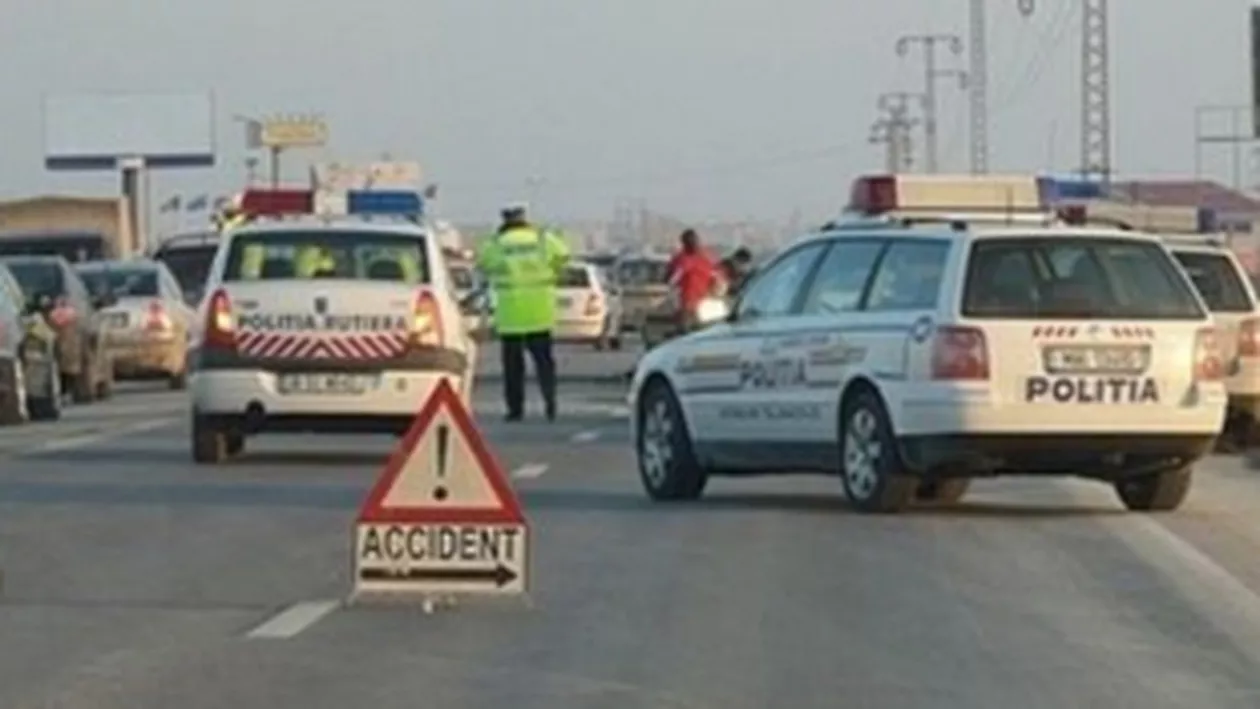 Un bărbat a murit după ce mașina pe care o conducea a lovit o dubiță și s-a răsturnat pe A3